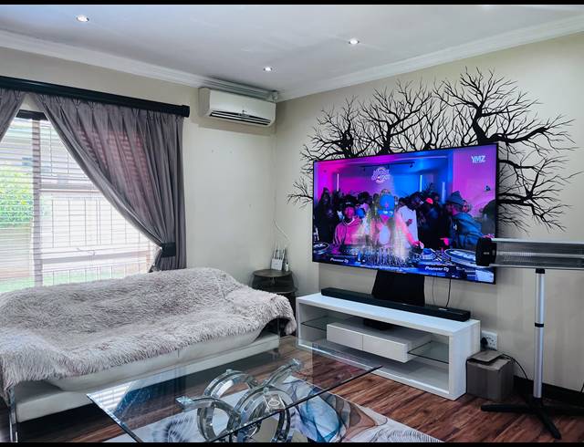 4 BEDROOM HOUSE FOR SALE IN VANDERBIJLPARK SE 4